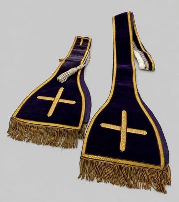 Liturgische set: (2) - Fluweel, Stof, Franjes, Applicaties,