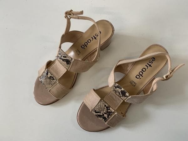 Veiling - Beige suède  dames sandalen van Estrada maat 38, Kleding | Dames, Schoenen, Nieuw