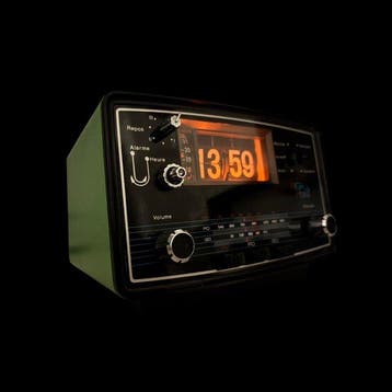 Flip klok, Radio - High Point 24-Hour Flip Clock Radio with