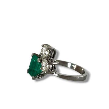 Ring - 18 karaat Witgoud - 3.30ct. tw. Smaragd - Diamant, Nieuw