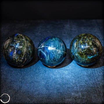 Set mystique composé de trois boules de labradorite – un