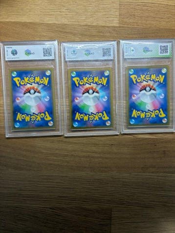 Pokémon - 3 Graded card - Mew, Charizard, Mimikyu Foil, Full, Nieuw