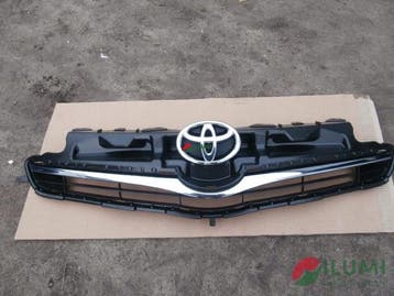 Atrapa + logo TOYOTA Verso S, Verzenden