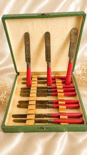 Roux-Marquiand (France) - Coffret de 12 couteaux à dessert, Antiquités & Art