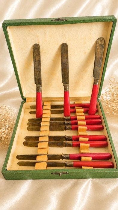 Roux-Marquiand (France) - Coffret de 12 couteaux à dessert, Antiek en Kunst, Antiek | Meubels | Tafels