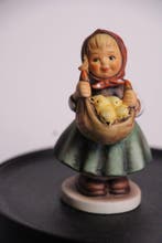 Goebel: MI Hummel beeldje Chciken Licken, 1991. - M.I.