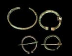 Viking 3 bronzen fibulen en 1 armband (Zonder minimumprijs)
