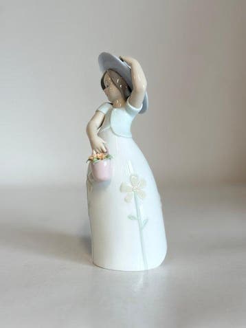 Beeldje - Pequeña Margarita - Little Daisy #8041 - Porselein