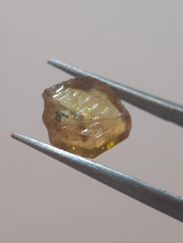 Natural yellow sphene - 1.966 ct - fair clarity - fair to go, Handtassen en Accessoires, Verzenden, Nieuw