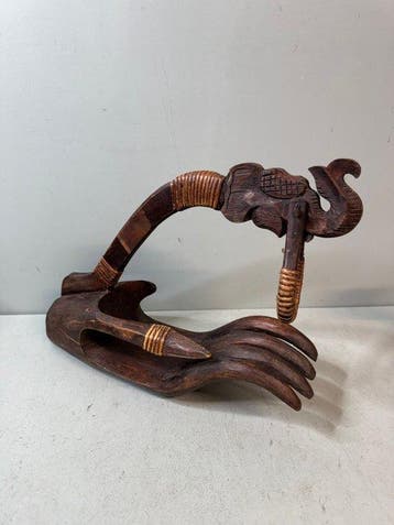 Standaard - Prachtige Vintage Houten Wijnfleshouder – Hand &