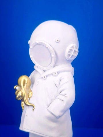 BlackLine Gallery - Beeldje - Deep Diver – 23 cm - Banksy