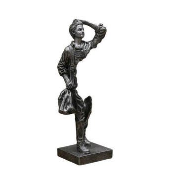 sculptuur, Contemporary Traveler Sculpture – Abstract Resin