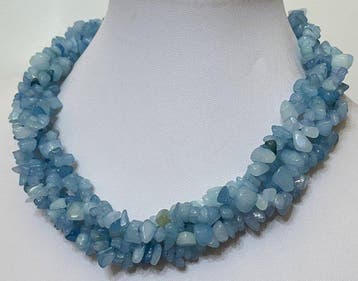 Halsketting met 4 strengen natuurlijke aquamarijn (600 ct).