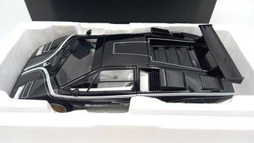 Kyosho 1:18 - Modelauto - Lamborghini Countach LP 500R -