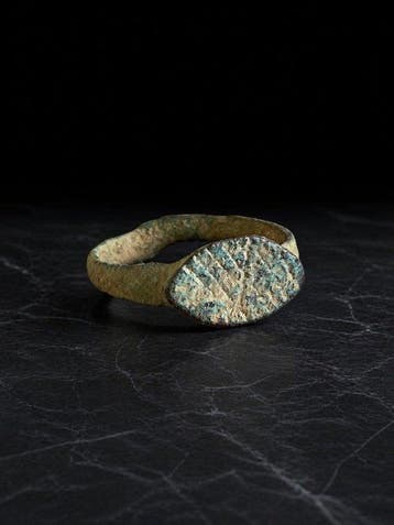 Oud-Romeins, Keizerrijk Brons Ring met eenvoudige ovale