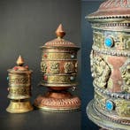 Gebedsmolen of gebedswiel (2) - Brons, Papier, Glas -