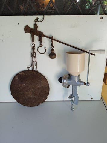 OMRA - Werkgereedschap (2) Antiek - Stadera en Mulino
