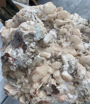 Indrukwekkende natuurlijke kristalcluster van seleniet op de