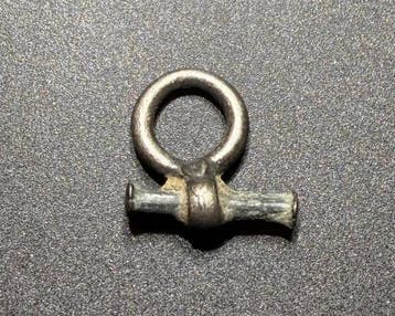 Viking periode Zilver Gestileerde amulet hanger in de vorm, Antiek en Kunst