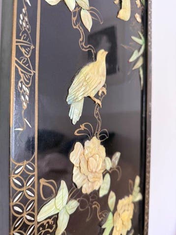 Ancien panneau mural chinois en bois laqué noir et nacre -