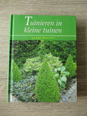 TUINIEREN IN KLEINE TUINEN 9781405400756 Lance Hattatt, Verzenden, Zo goed als nieuw, Lance Hattatt