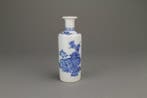 Rouleau vase - Zacht porcelein - Geleerde met bediende -