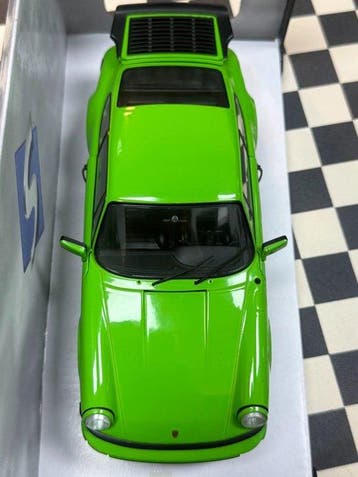 1:18 - Modelauto - Porsche 911 (930) Carrera 3.2, Nieuw