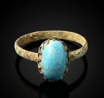 Middeleeuws Brons Zeldzame ring met originele blauwe