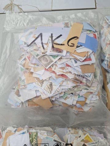 België 1930/2020 - 4 kg Belgische postzegels op papier, Gestempeld