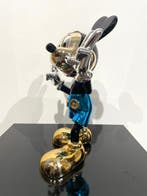 Van Apple - World Love - Mickey Blue