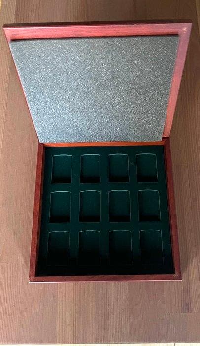 Zippo, No Reserve Price - Official 12 Slot Wooden Display, Collections, Articles de fumeurs, Briquets & Boîtes d'allumettes