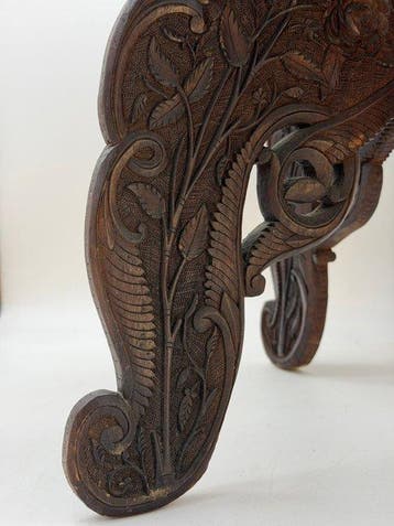Anglo-Indian klapmeubilair - uitgesneden florale motieven
