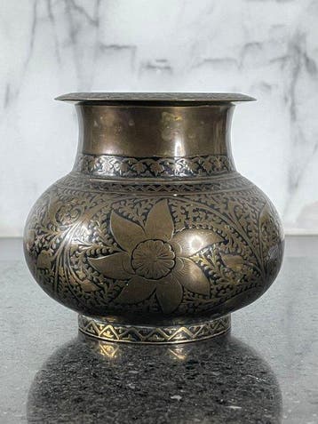 Kashmiri gegraveerde messing Lota waterkan/vaas met bloem-