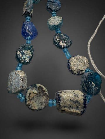 Romain tardif / protobyzantine collier de fragments de verre