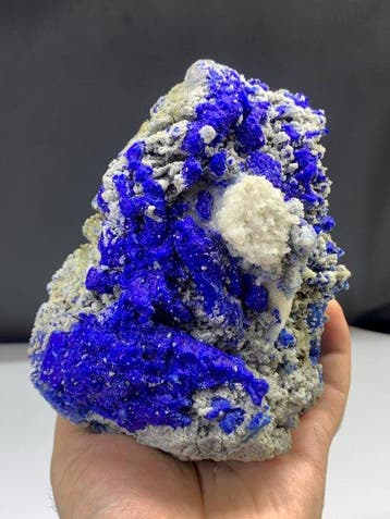 azuriet Specimen met calciet en pyriet - Hoogte: 14.2 cm -