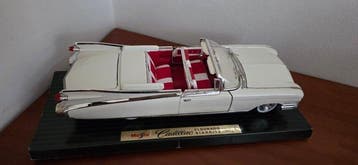 Maisto 1:18 - Modelauto - Cadillac Eldorado Biarritz (1959), Nieuw