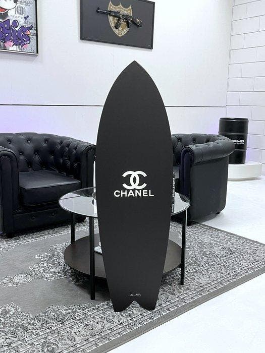 Suketchi - Chanel Surfboard Noir, Antiquités & Art, Art | Objets design