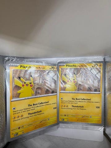 Pokémon - 2 Card - Pikachu Promo card, Full art, Hobby en Vrije tijd, Nieuw