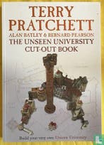 Pratchett, Terry - The Unseen University Cut-Out Book - 2006, Livres, Verzenden
