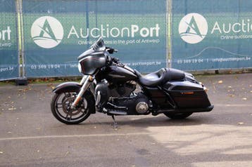 Veiling: Motor Harley-Davidson STREET GLIDE Benzine 2015 (Ma, Motos