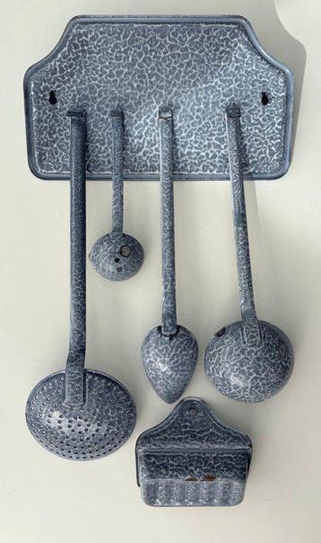BK of Dru - Opdienlepel - Emaille - Gewolkt vintage rek