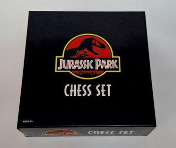 The Noble Collection - Schaakspel - Jurassic Park Chess Set, Verzamelen, Nieuw