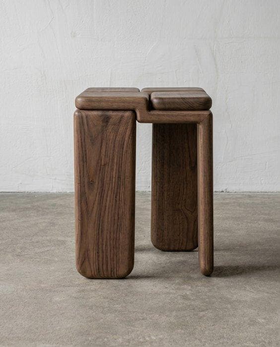Luis Gimeno - Kruk - Massief essenhout - Kruk / Bijzettafel, Antiek en Kunst, Kunst | Designobjecten
