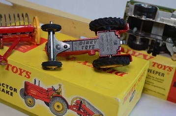 Dinky Toys - Voiture-jouet Farm tractor 310 Johnston road