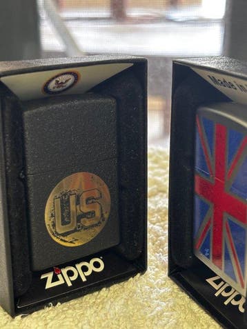 Zippo - Union Jack (UK) y US Army / Insignia Militar. -