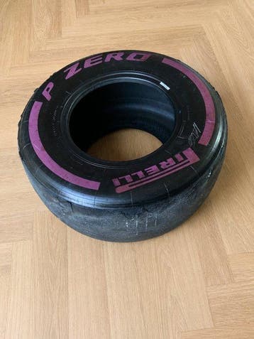 Max Verstappen - Pneu, Collections