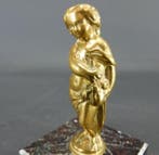 Beeldje - Putto op marmeren sokkel - Brons