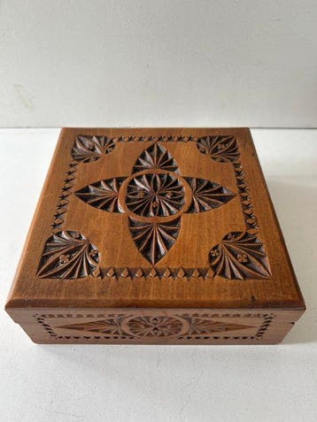 Kist (5) - Houtsnijwerk - Hout - Houten kistjes