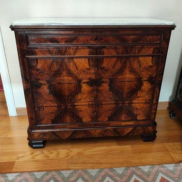 Commode - Wortelnotenhout