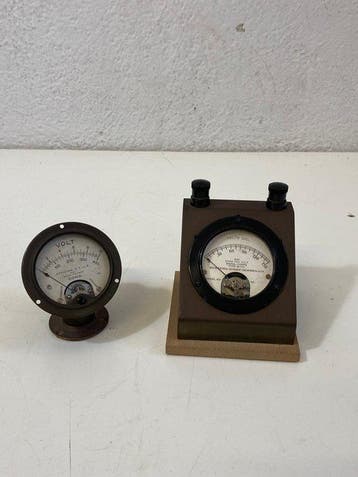 Werkgereedschap (2) Vintage - Voltmeters
